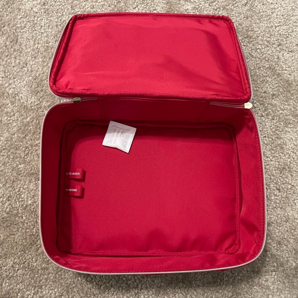 🎉Host Pick🎉 NWOT Estee Lauder Red Velvet Train Case - Picture 3 of 10